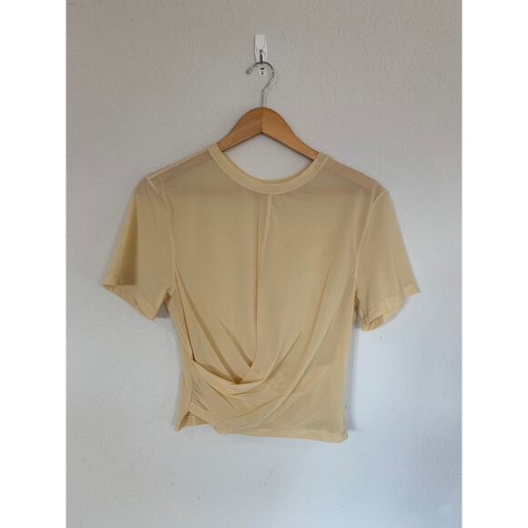 Lululemon Lightweight Mesh Reversible Yoga T-Shirt
Prosecco Small - Picture 3 of 7